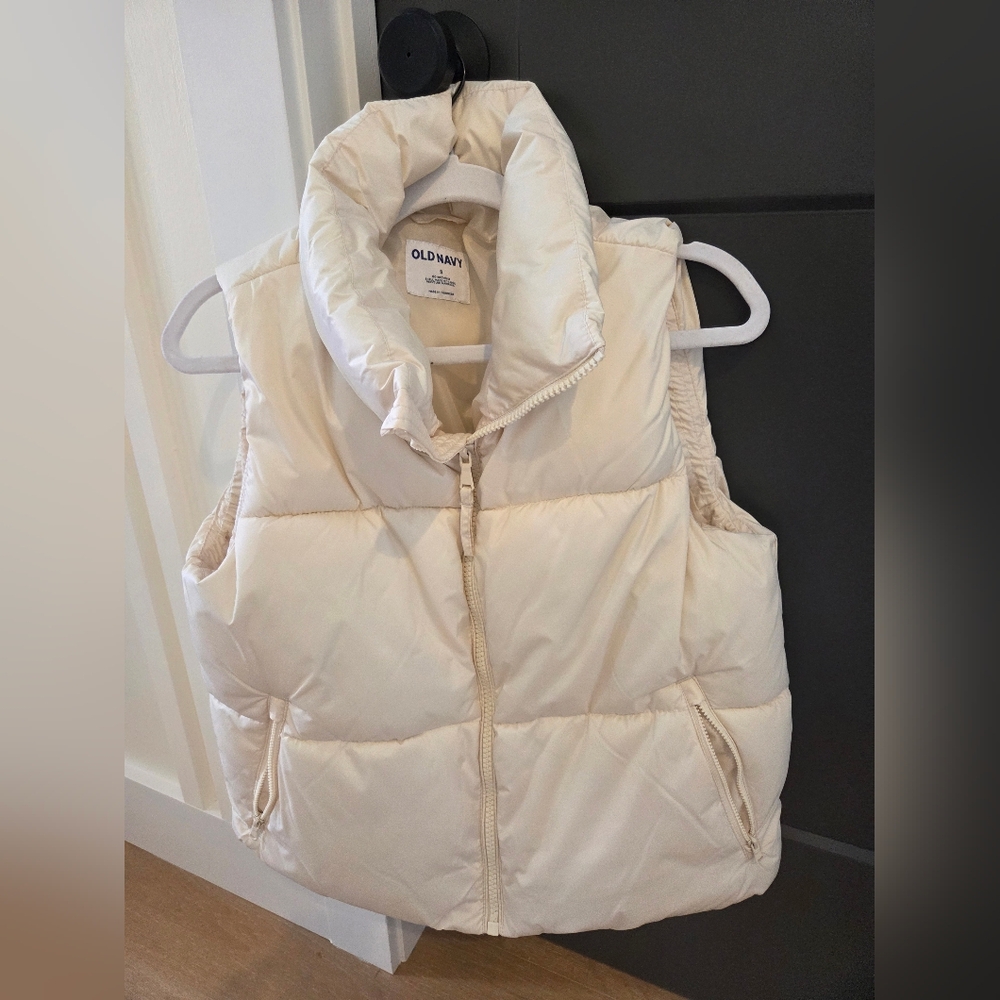 Old Navy Cream Puffer Vest Size Small
